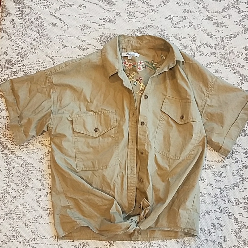 Madewell embroidered tie front shirt xs